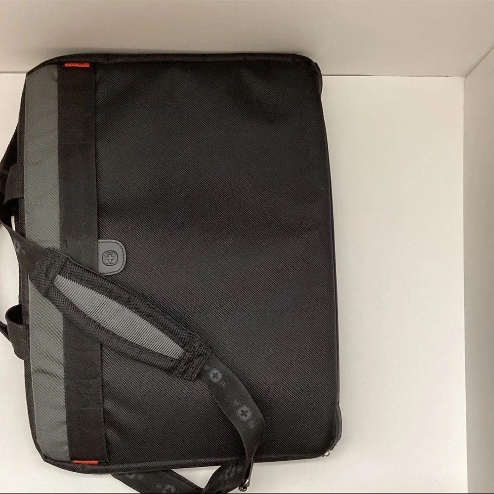 Wenger Legacy notebook carrying case Black and Gray Laptop Bag new no tags